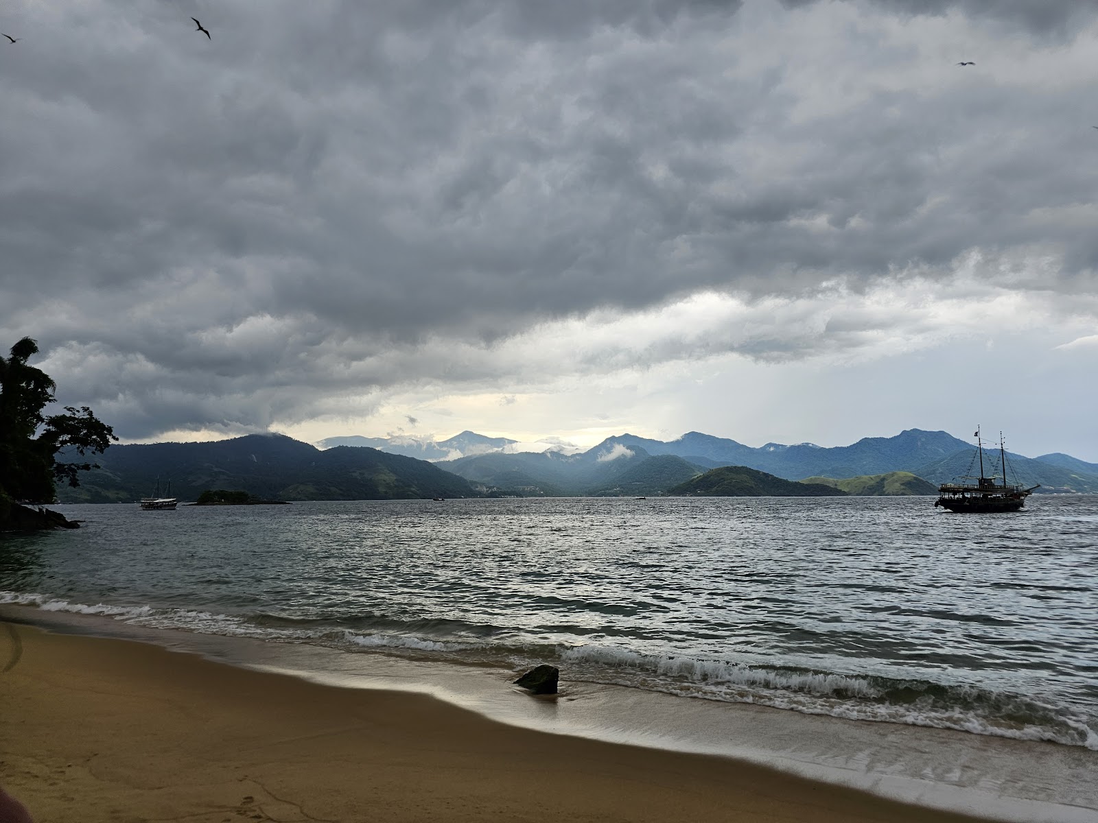 Ilhastur Angra Passeio de Lancha e Barco na Ilha Grande com saída de Angra dos Reis