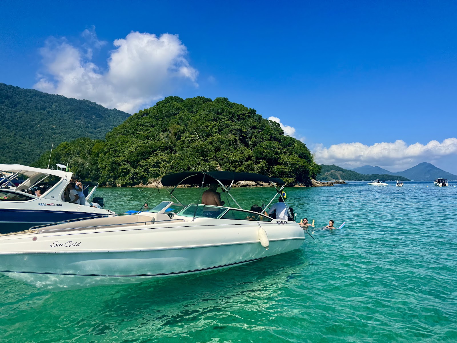 Angra Sol e Mar Passeio de lancha em Angra dos Reis