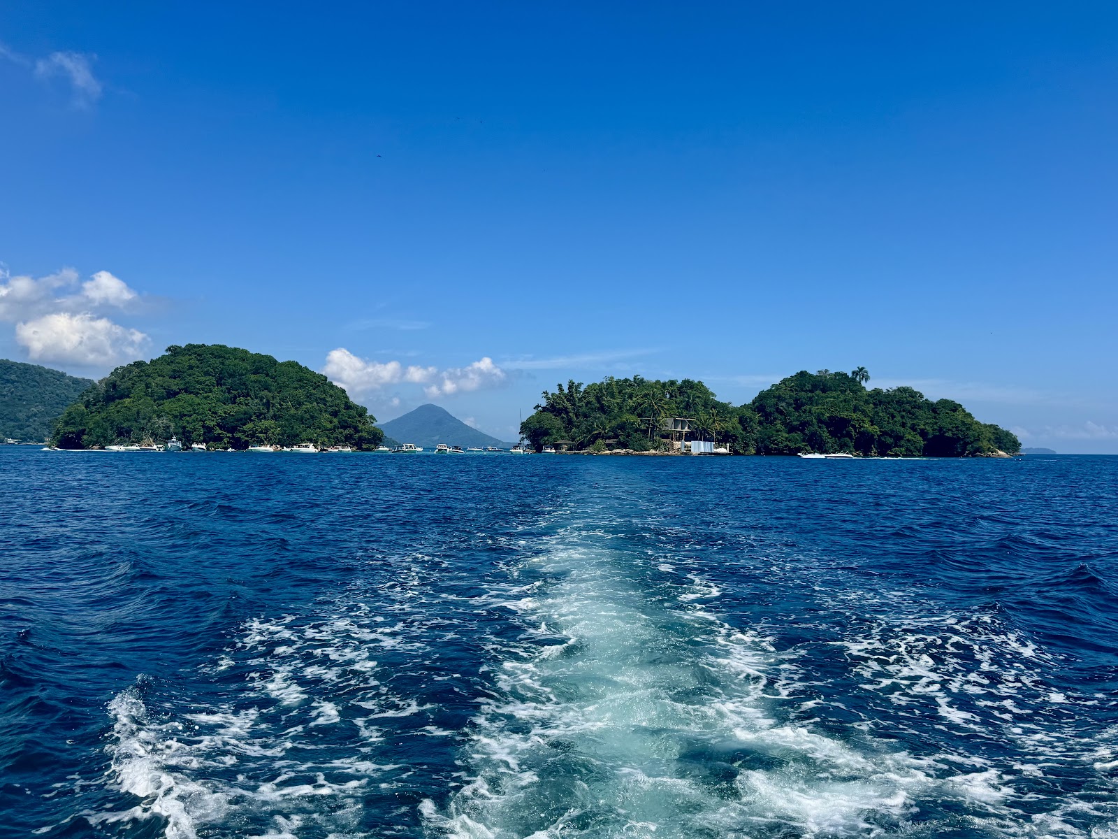 Angra Sol e Mar Passeio de lancha em Angra dos Reis
