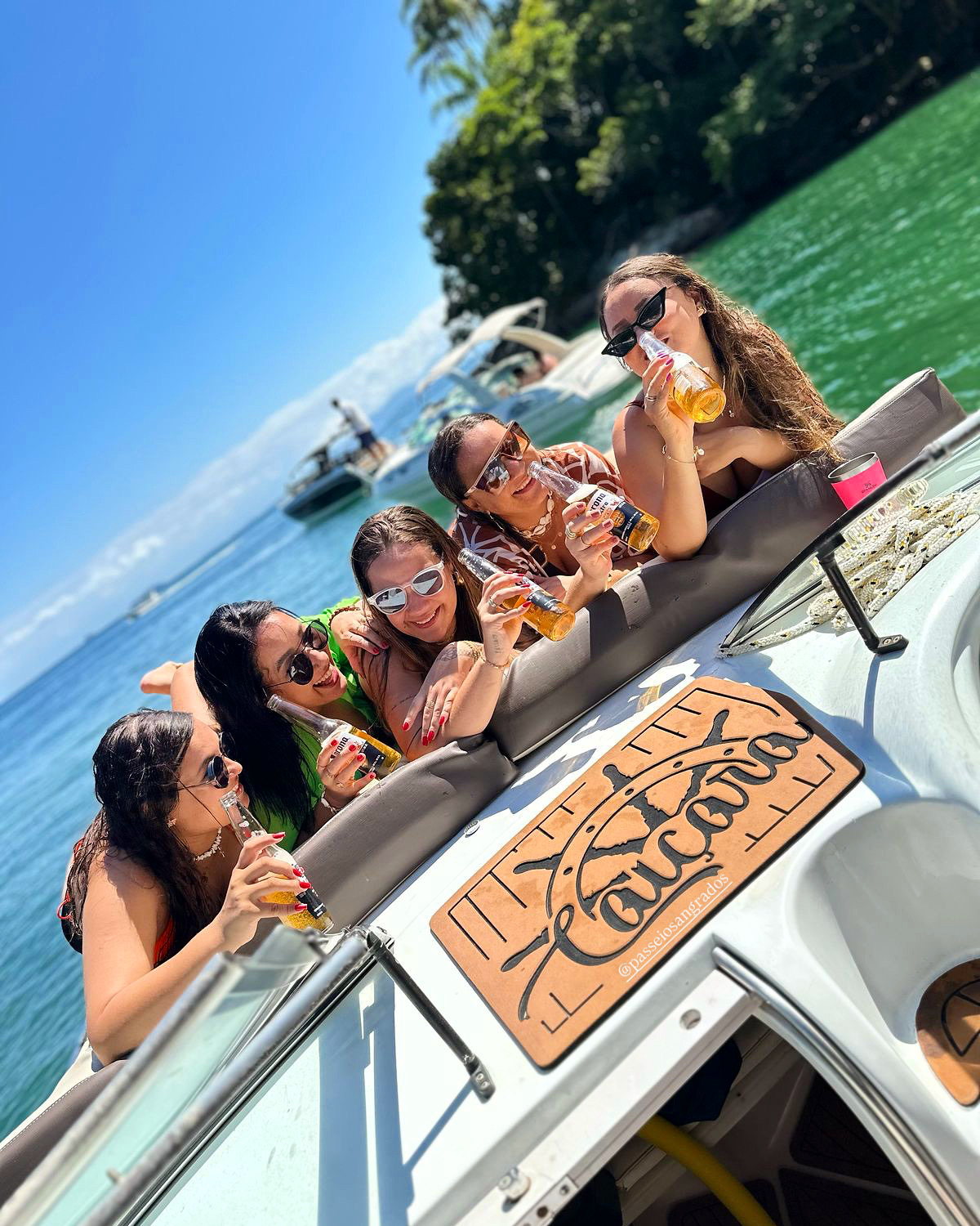 Passeios de Lancha em Angra dos Reis | Caiçara Turismo Náutico