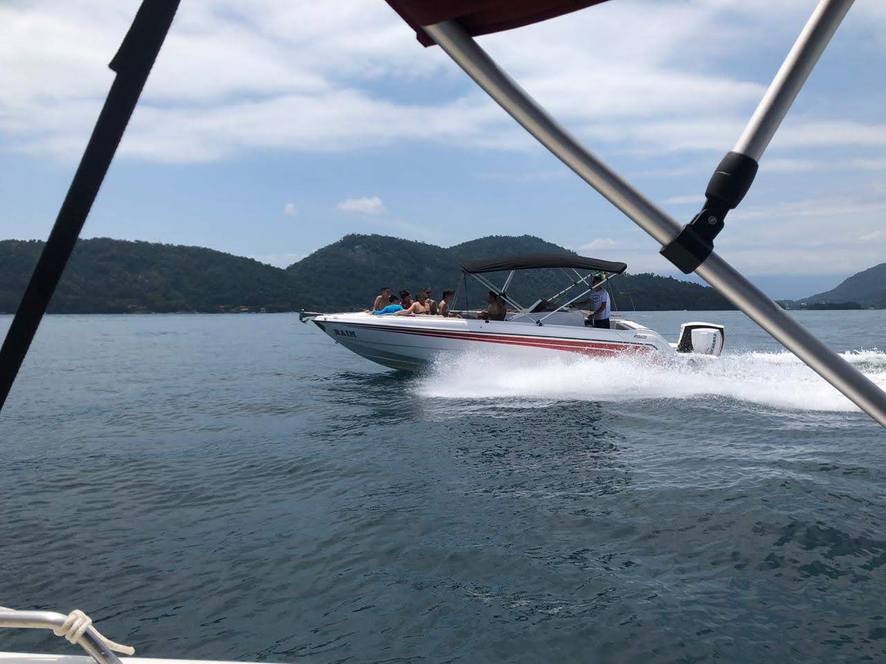 Passeios de Lancha em angra Bias Tour