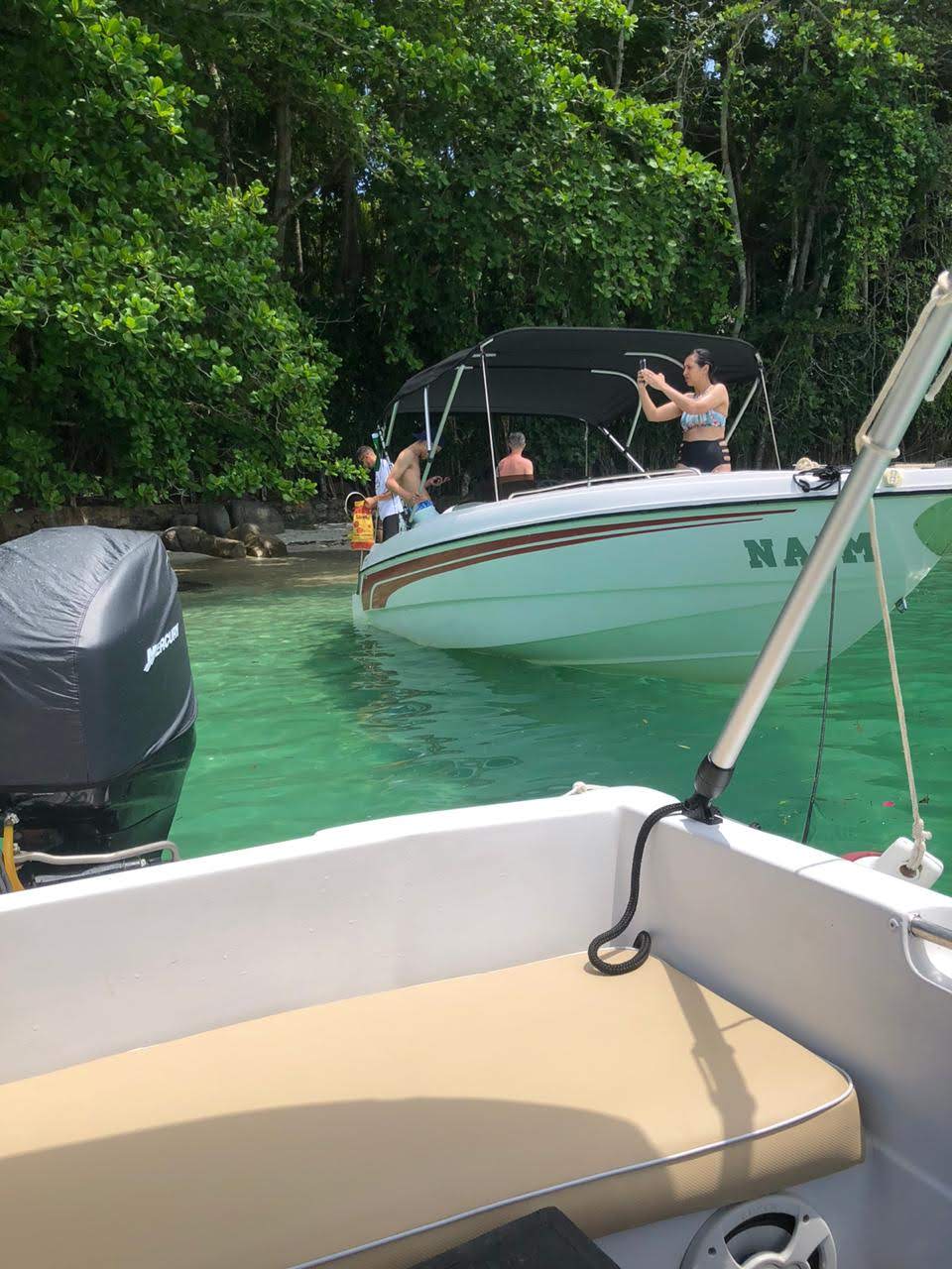 Passeios de Lancha em angra Bias Tour