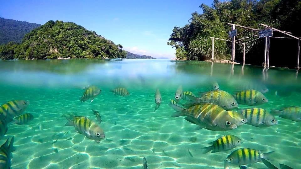Lagoa Azul Praia linda e clara ir de barco eh melhor