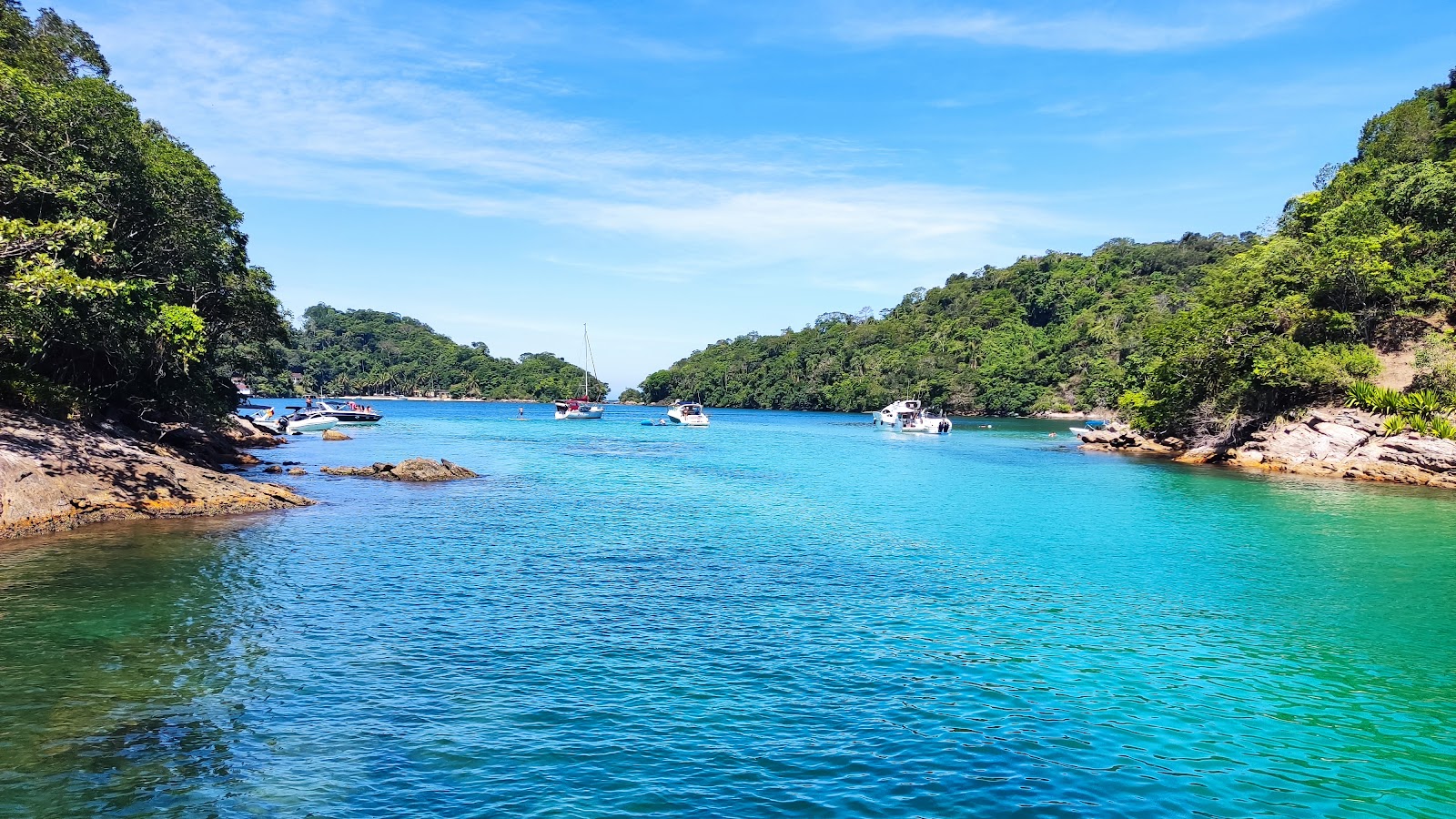 Lagoa Azul Praia linda e clara ir de barco eh melhor