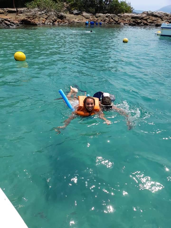 Lagoa Azul Praia linda e clara ir de barco eh melhor