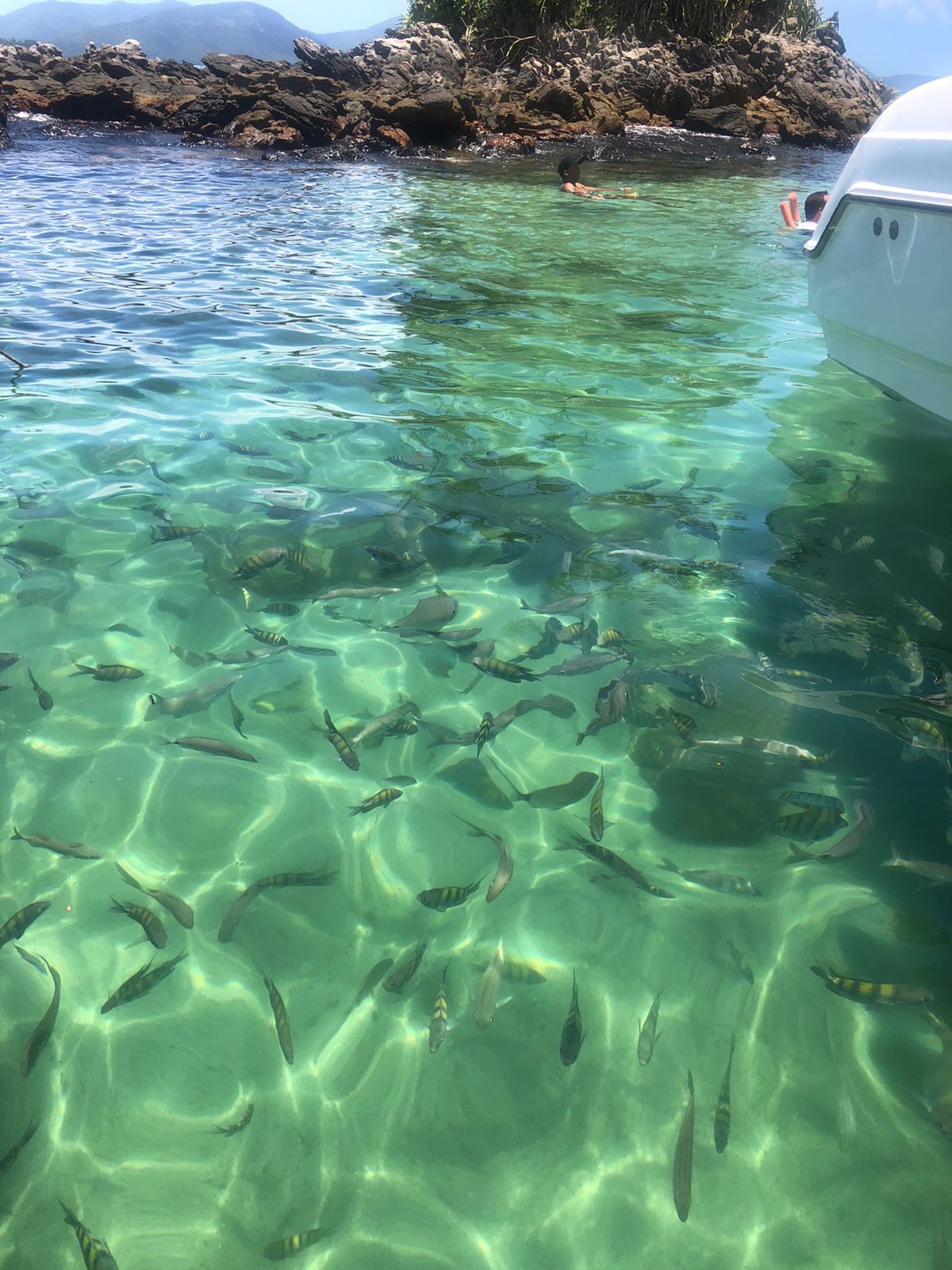 Lagoa Azul Praia linda e clara ir de barco eh melhor