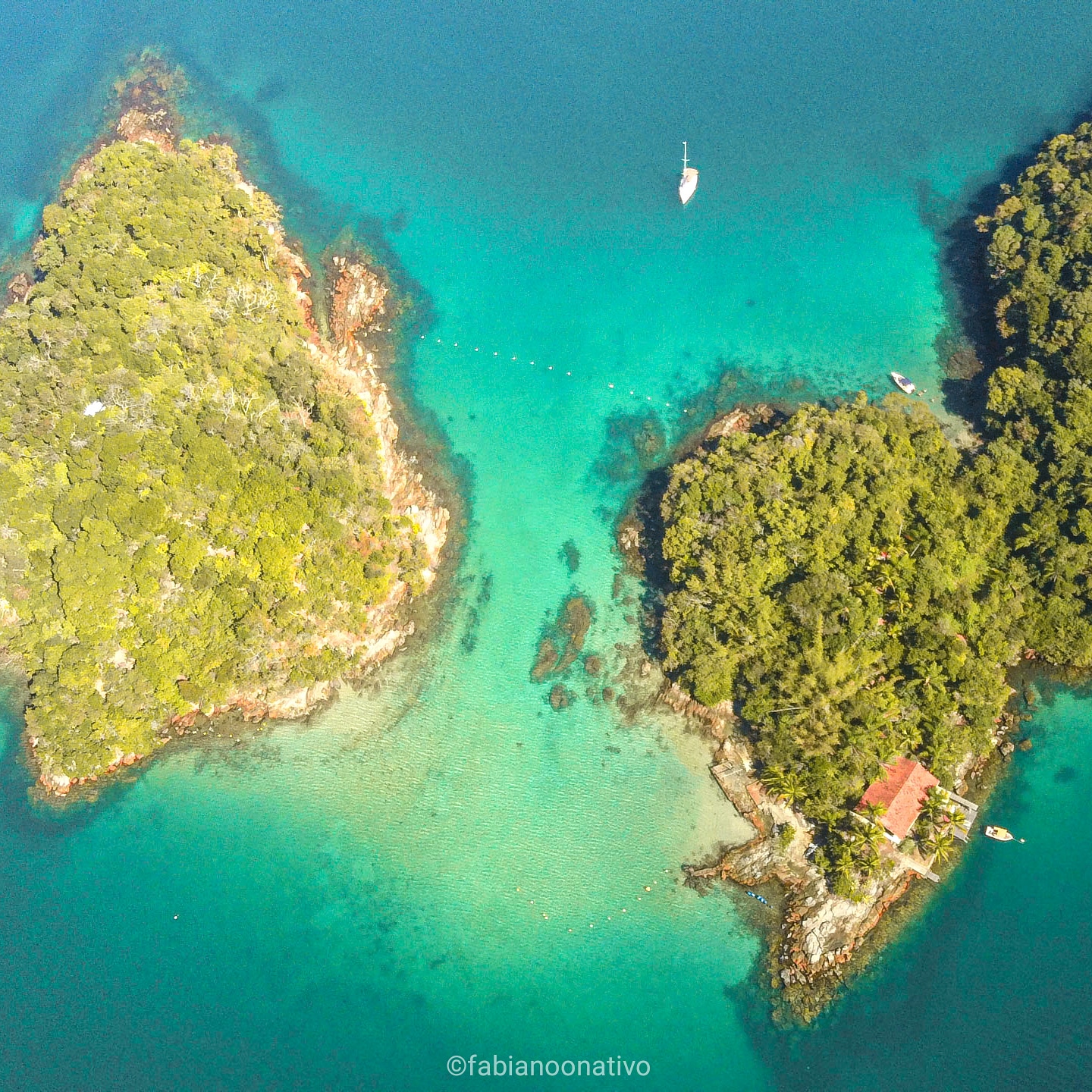Lagoa Azul Praia linda e clara ir de barco eh melhor