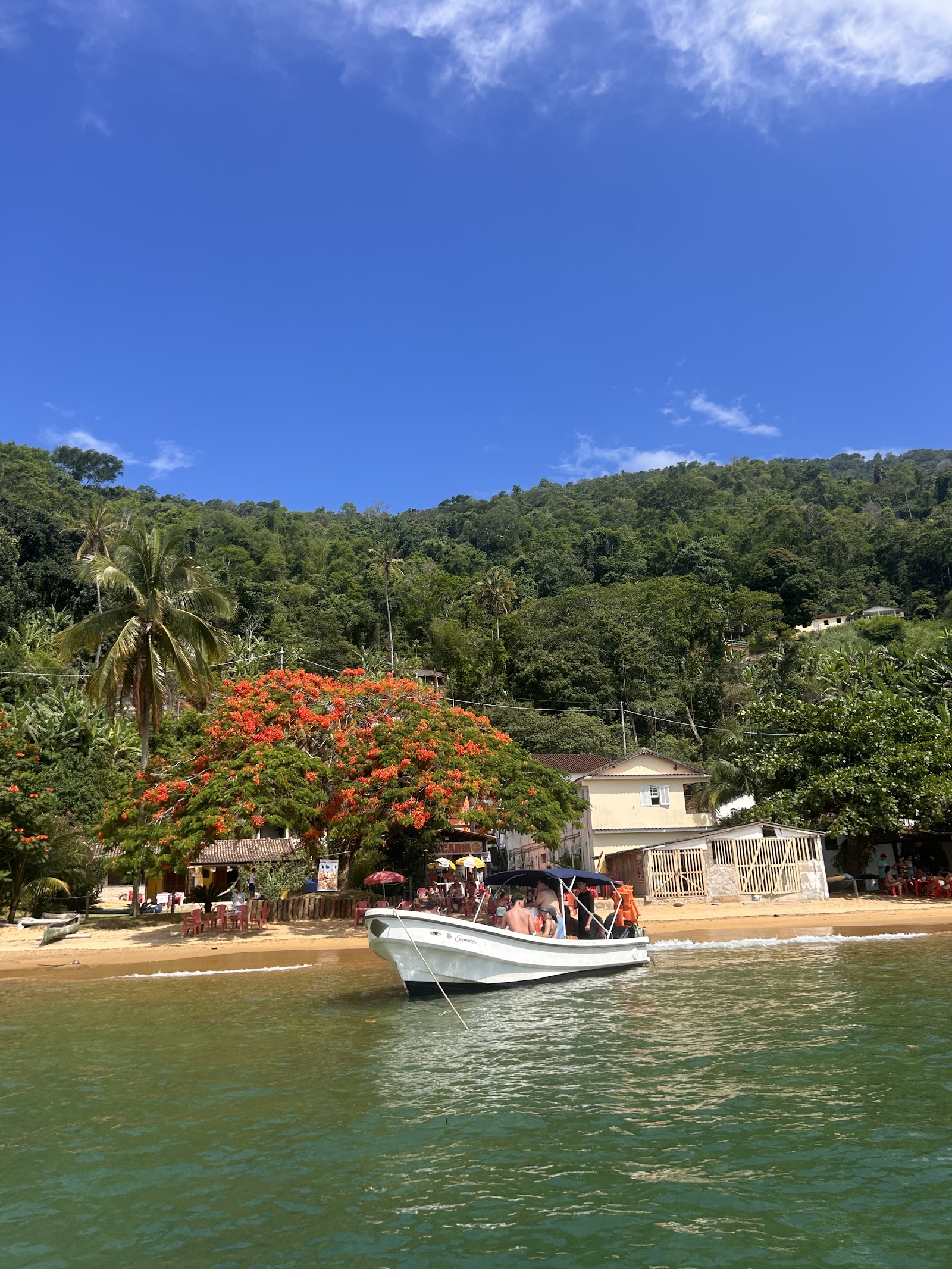 Passeios de Lancha em Angra | Privativa e Compartilhada.
