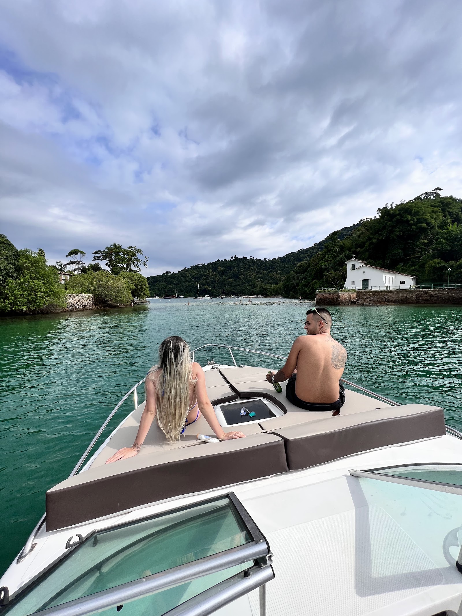 Passeios de Lancha em Angra | Privativa e Compartilhada.