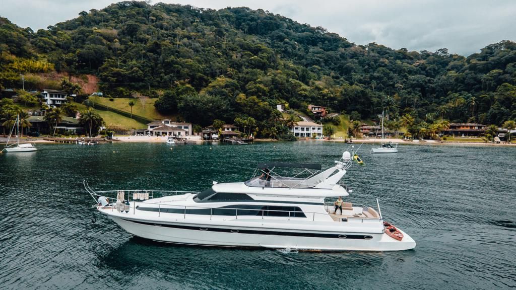 Passeios de Lancha em Angra | Privativa e Compartilhada.