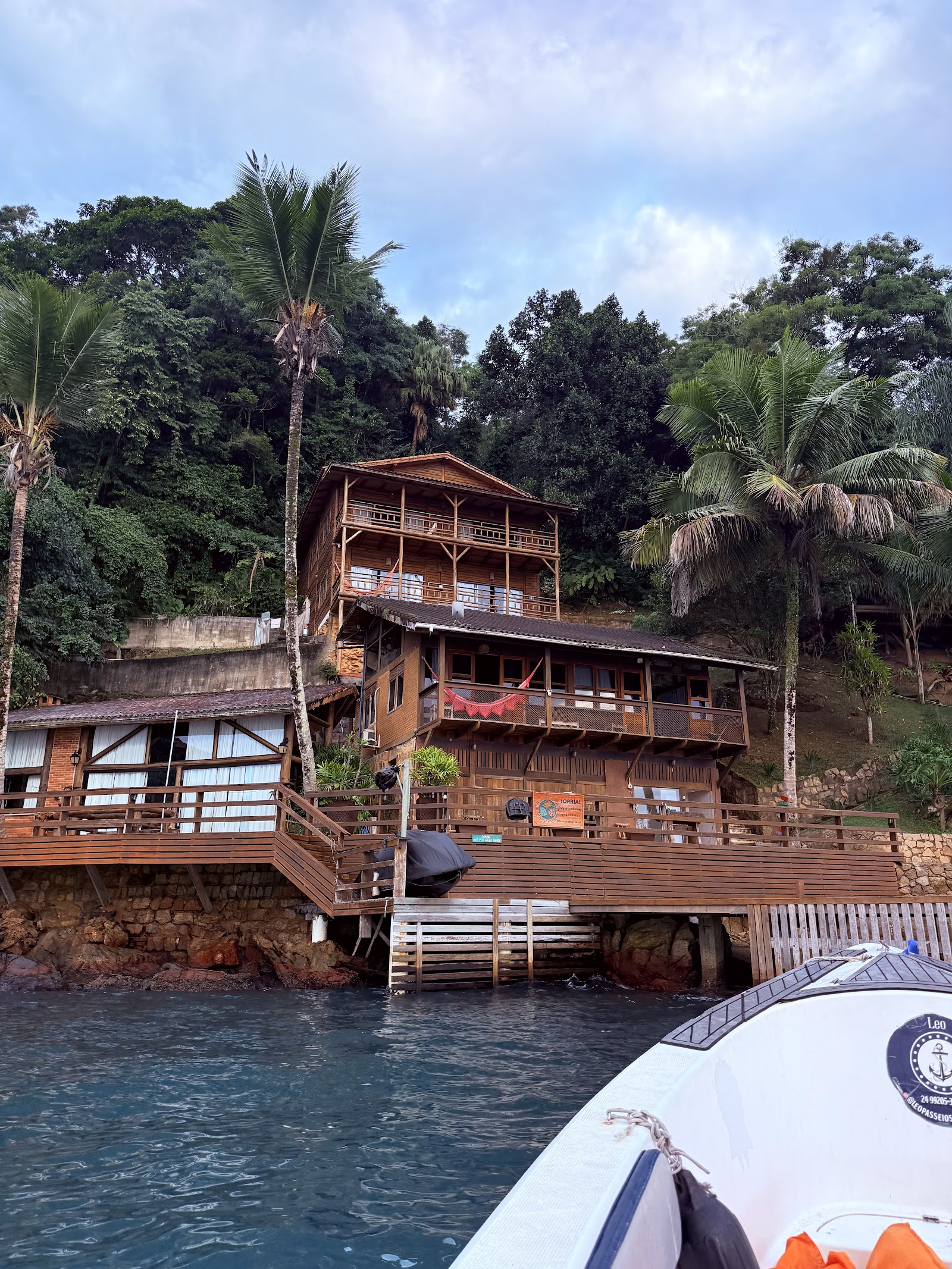 Passeio de Lancha Angra e Ilha Grande - Blessed Tour Passeios Náuticos