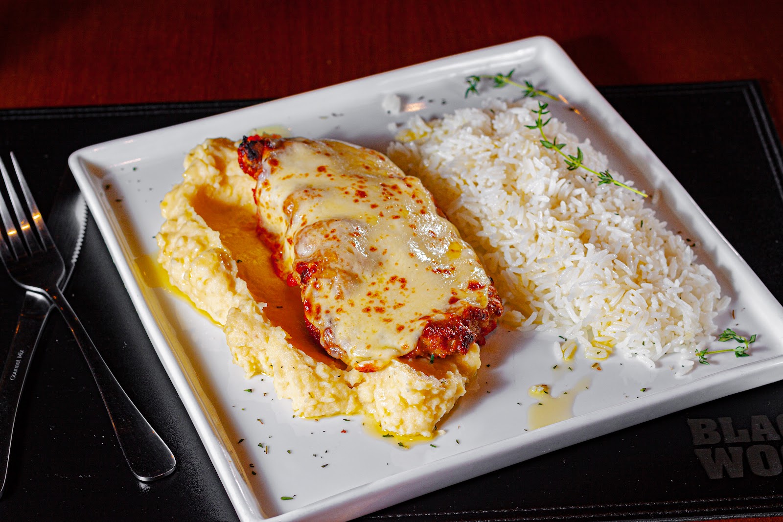 Restaurante & Pizzaria Black Wood | Shopping Piratas