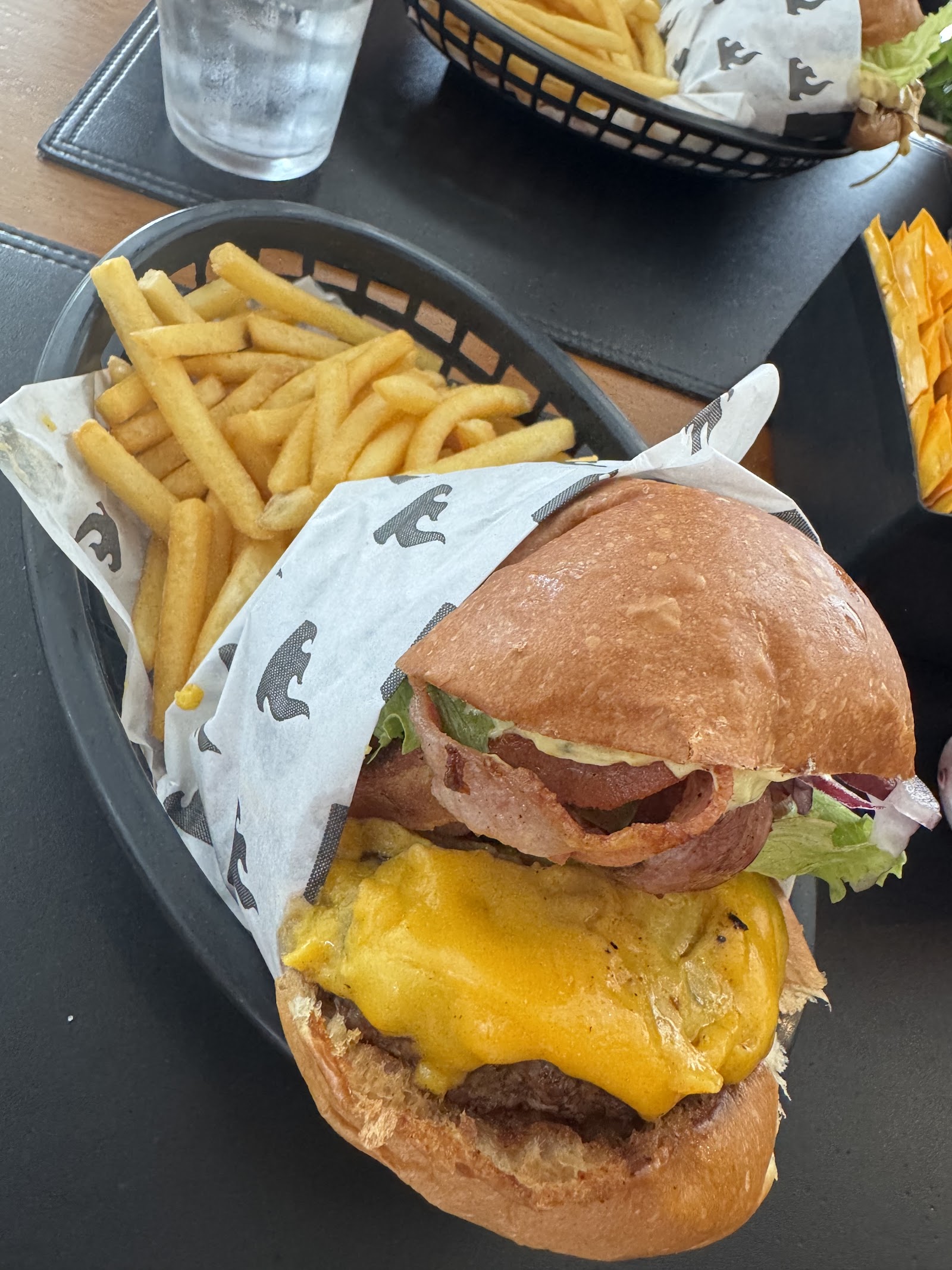 Restaurante & Pizzaria Black Wood | Shopping Piratas