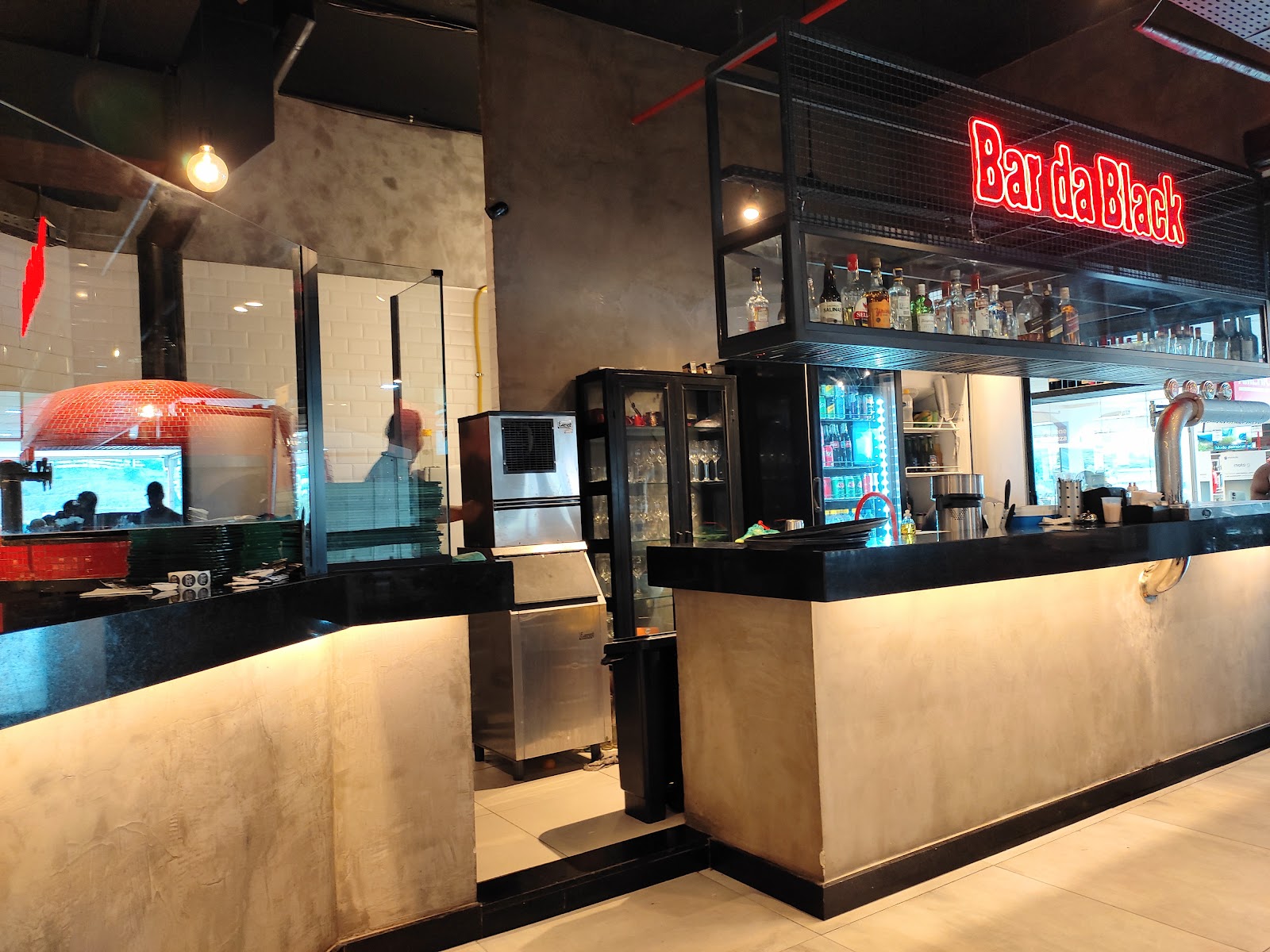 Restaurante & Pizzaria Black Wood | Shopping Piratas