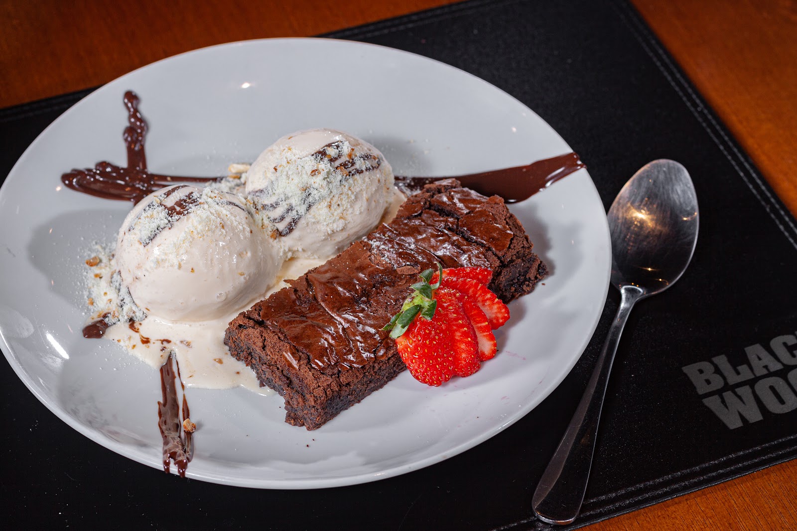 Restaurante & Pizzaria Black Wood | Shopping Piratas