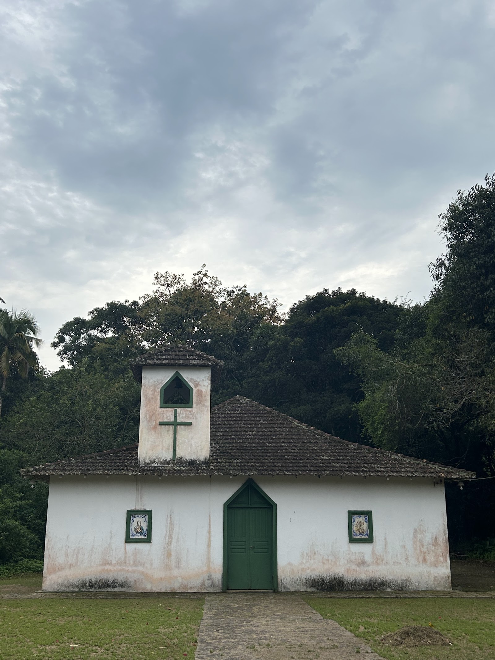 Trilha para Dois Rios