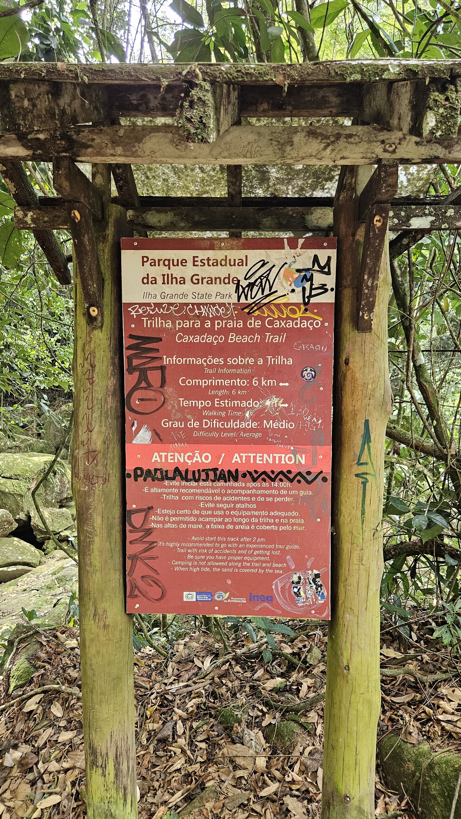 Trilha para Praia do Caxadaço