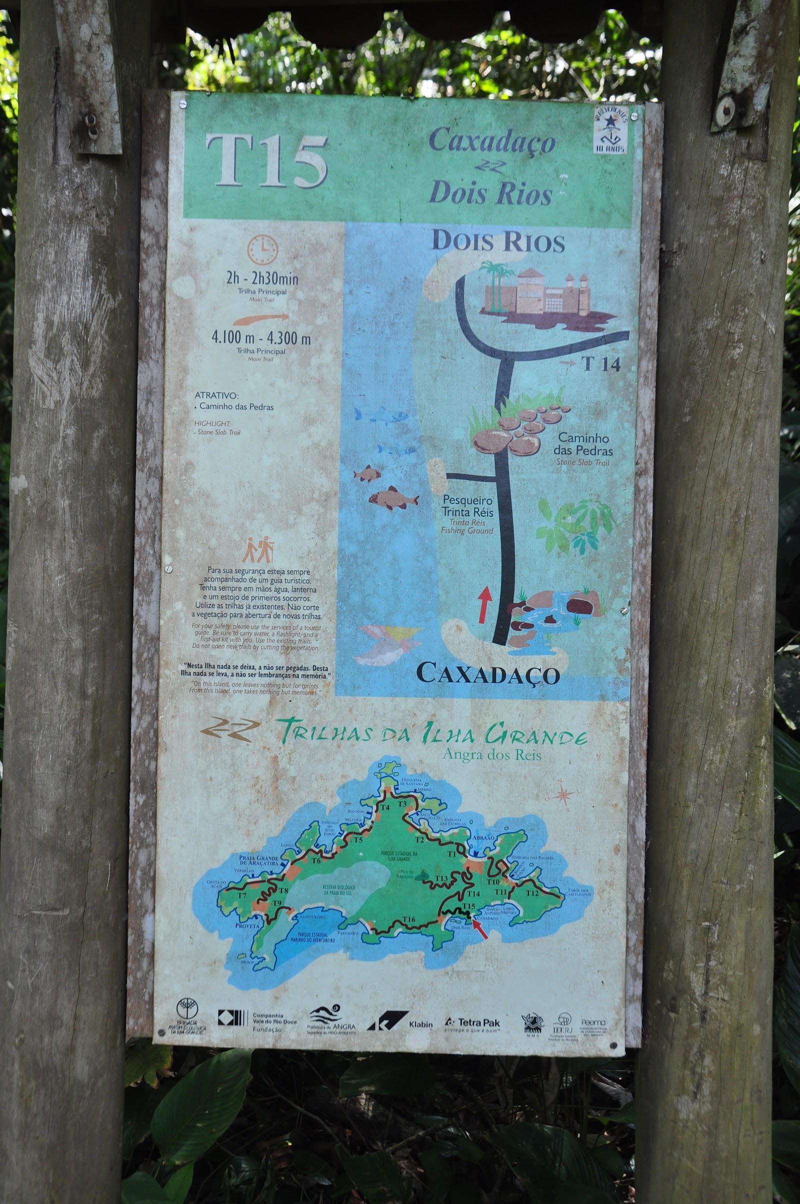 Trilha para Praia do Caxadaço