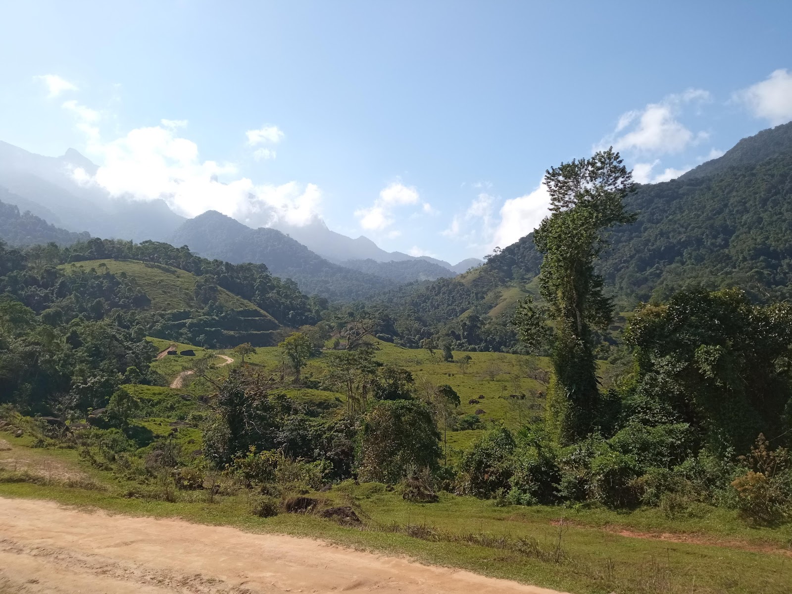 Trilha Pico do Frade (@caminhosdemambucaba))