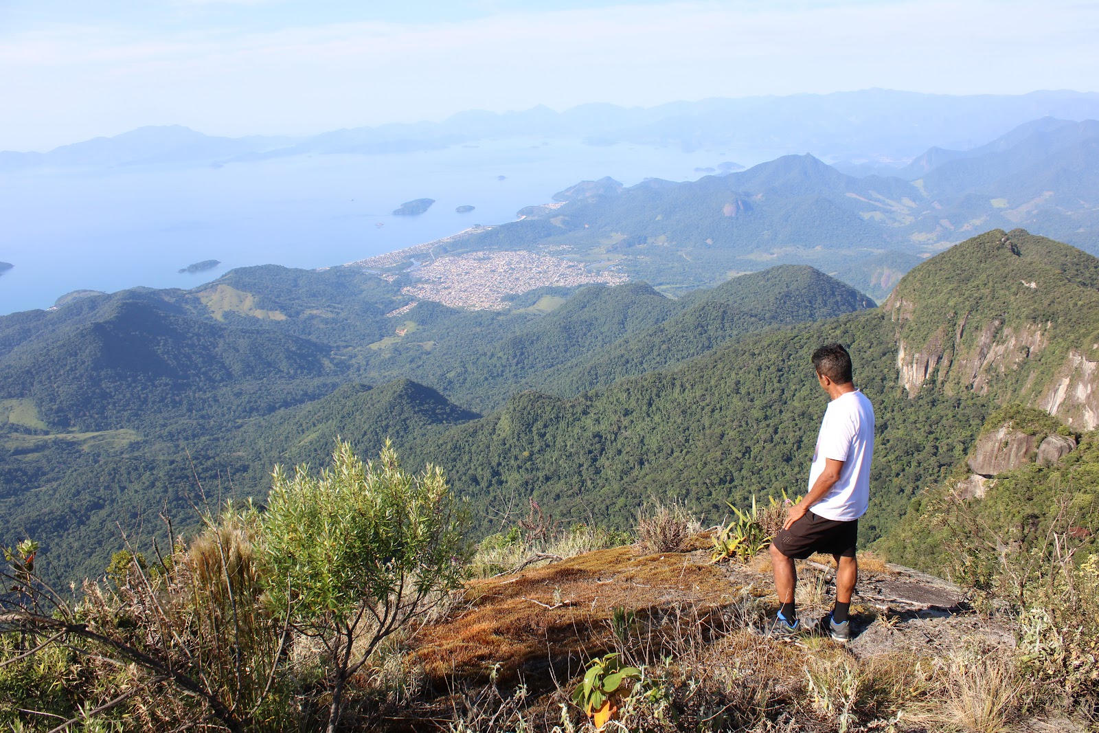 Trilha Pico do Frade (@caminhosdemambucaba))