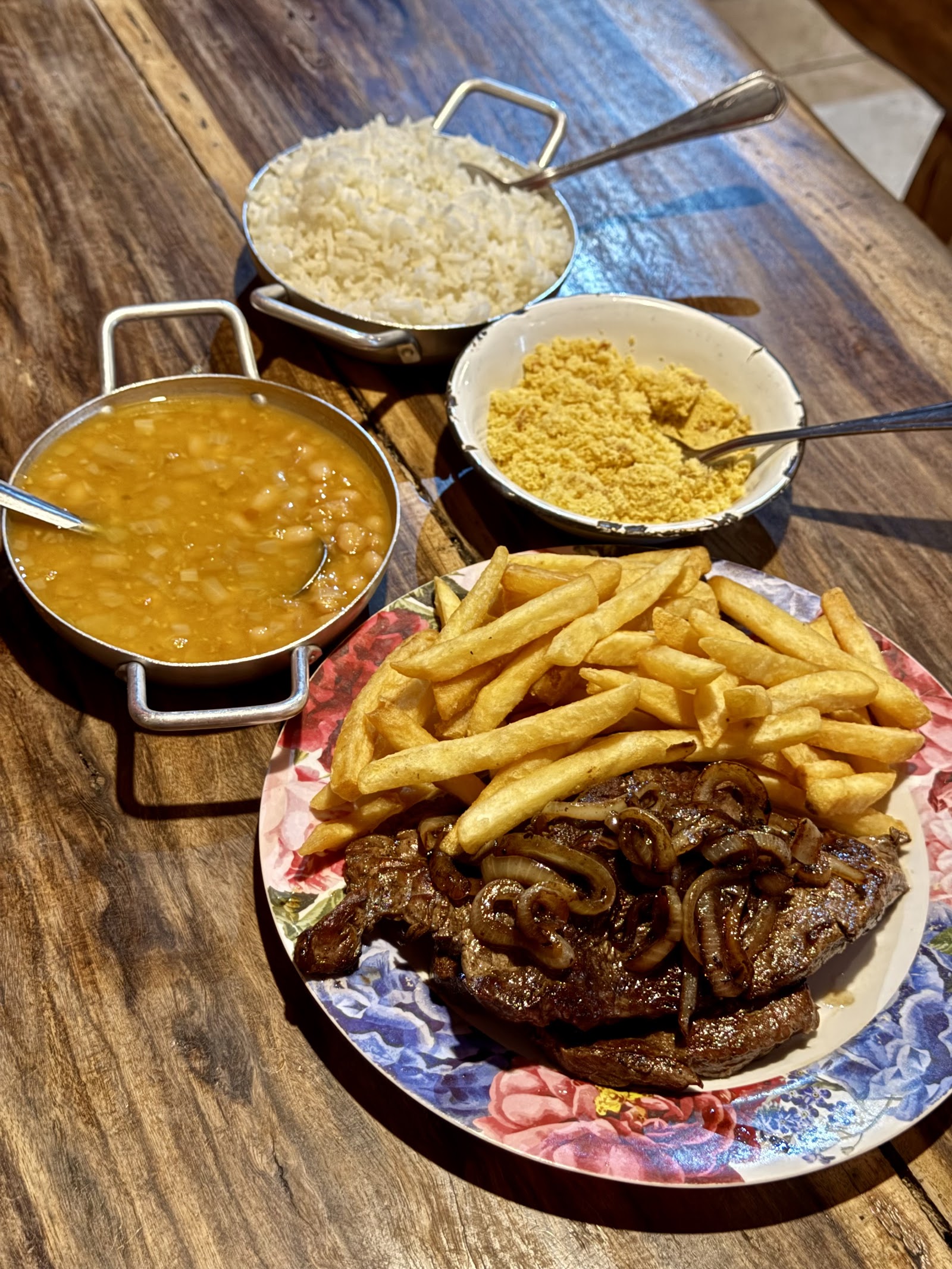 Cantinho Mineiro - Bar e Restaurante