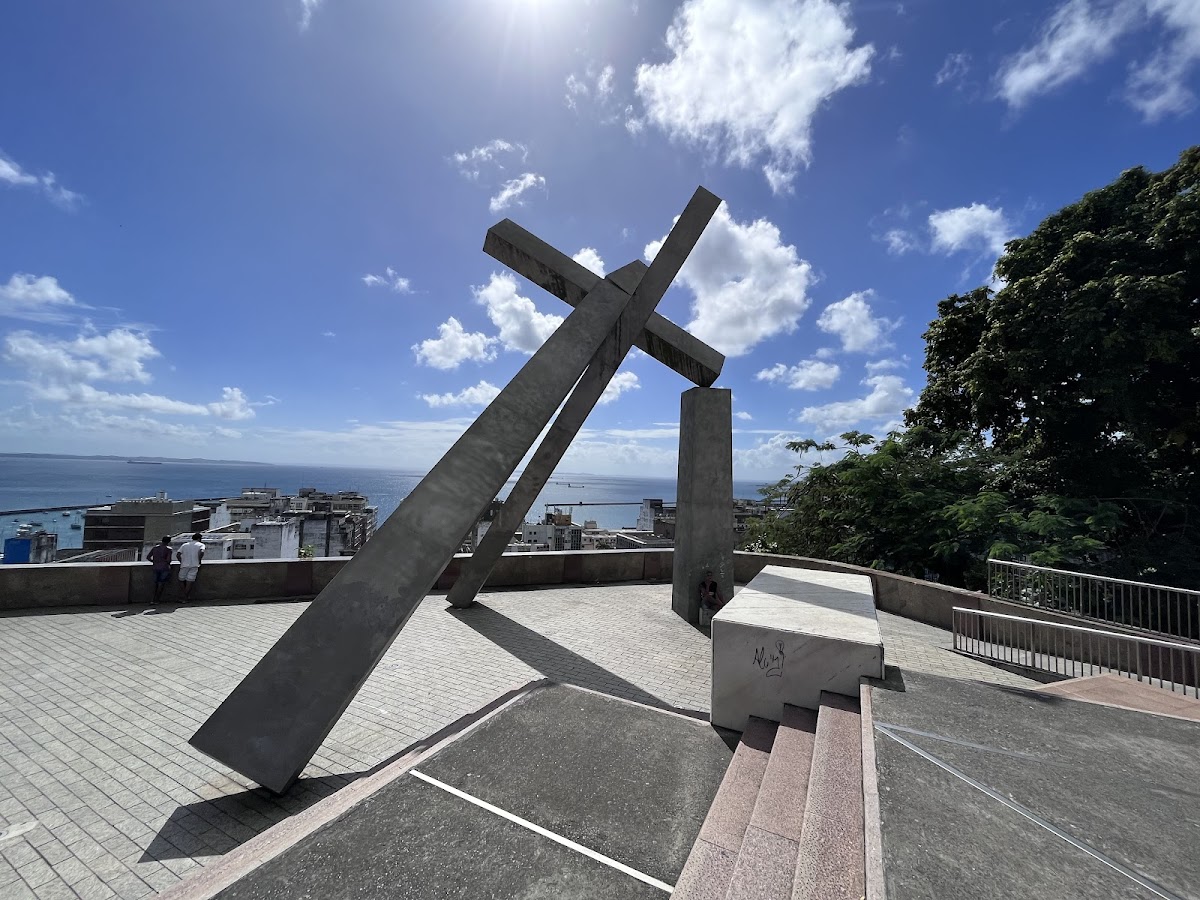 Monumento da Cruz Caída