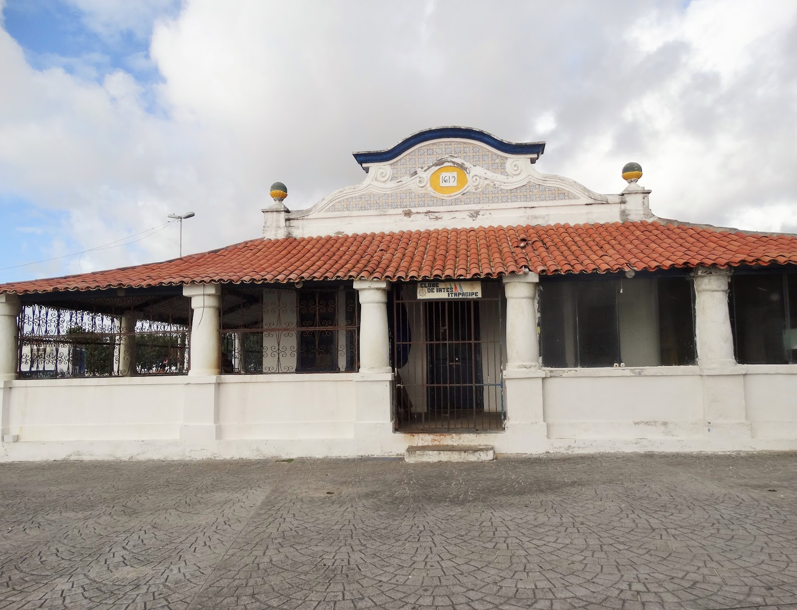 Igreja e Mosteiro Nossa Senhora do Monte Serrat
