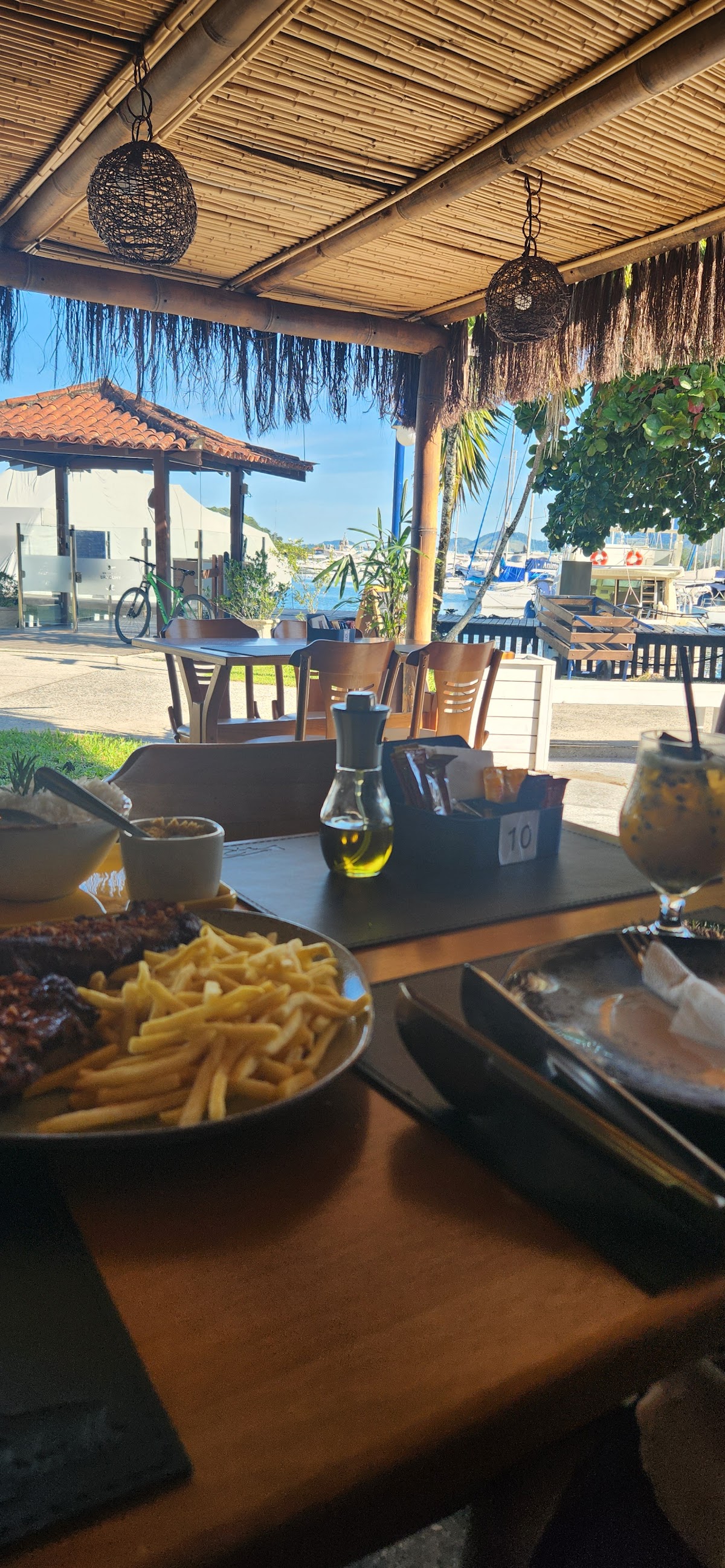 Restaurante Roballo - Condomínio Porto Bracui
