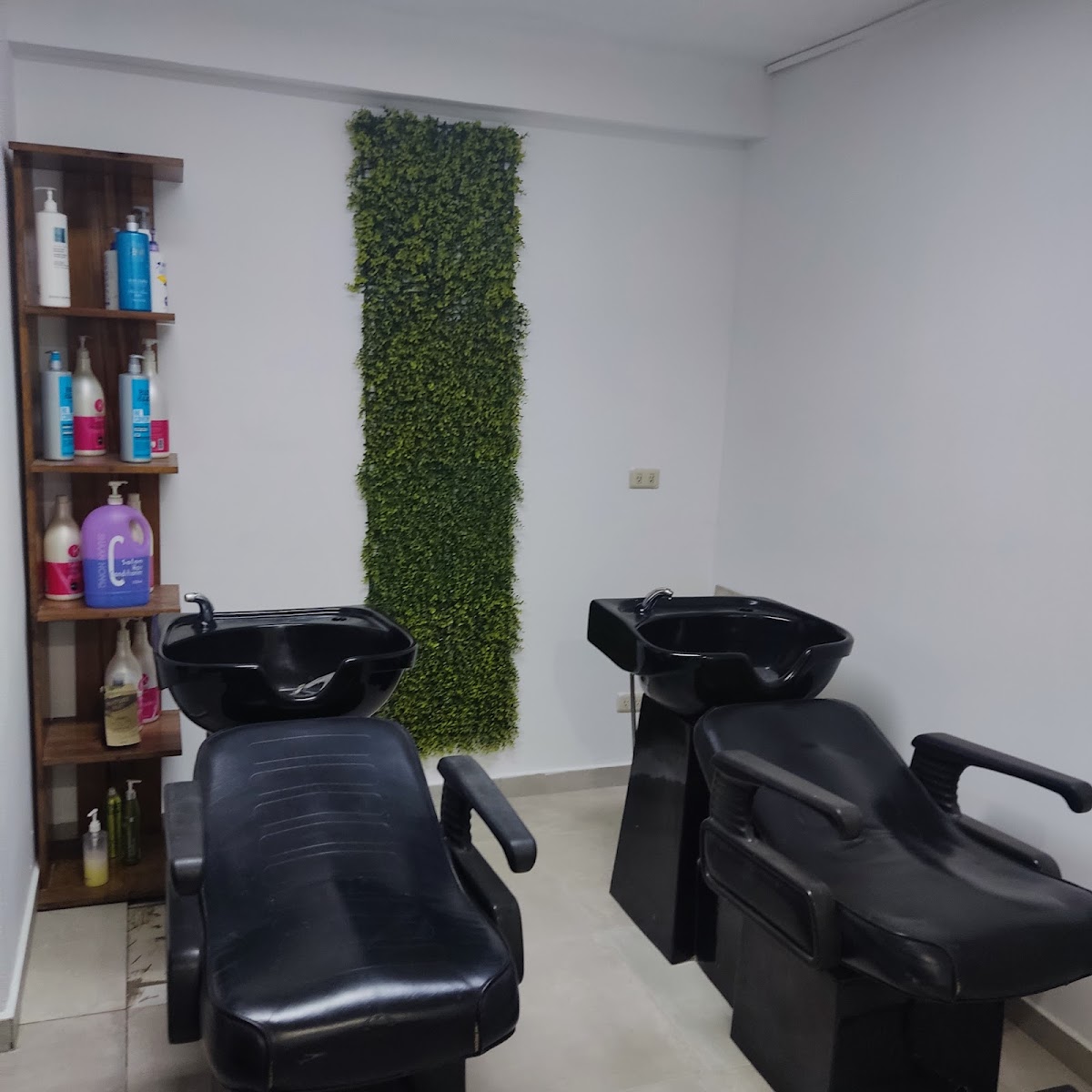 Numa Spa y Vanlié Salon