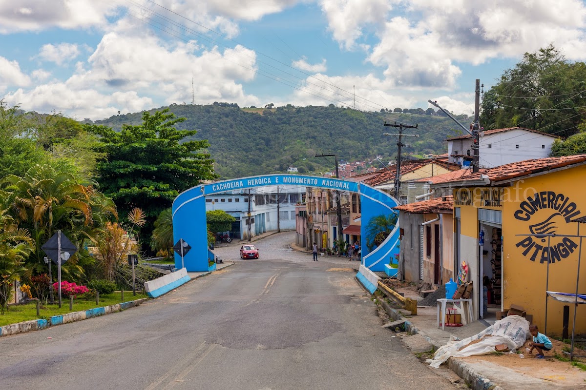 Totem de entrada de Cachoeira