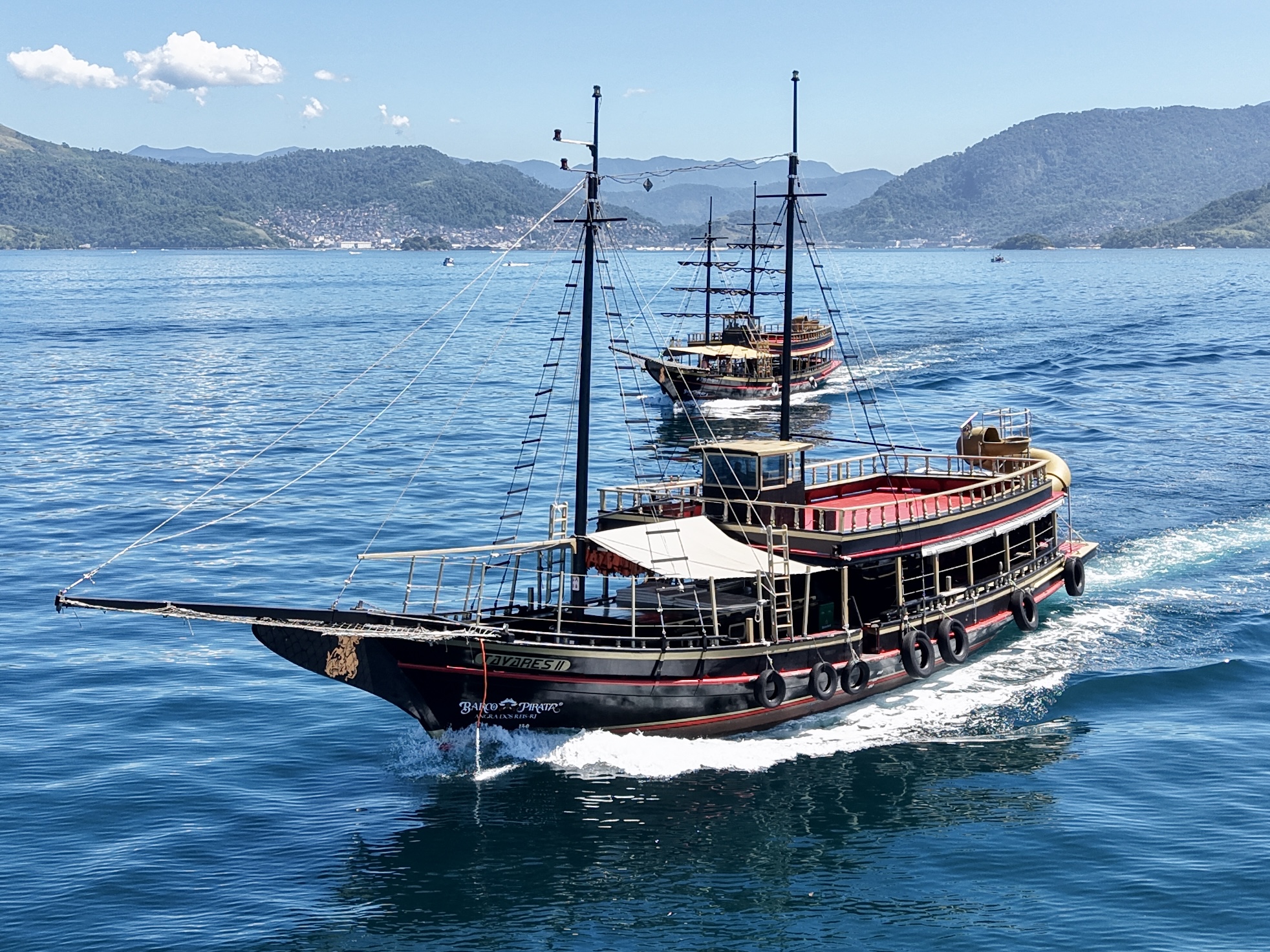 Barco Pirata - Passeio de escuna