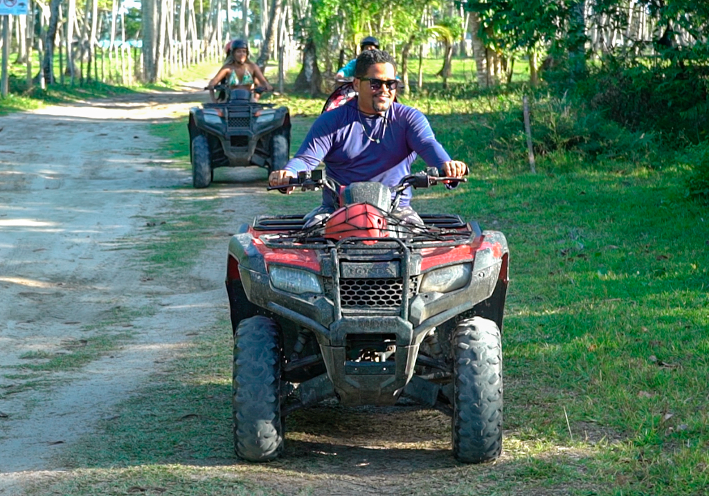 Quadriciclo em Garapuá: Aventura e Paisagens Inesquecíveis!